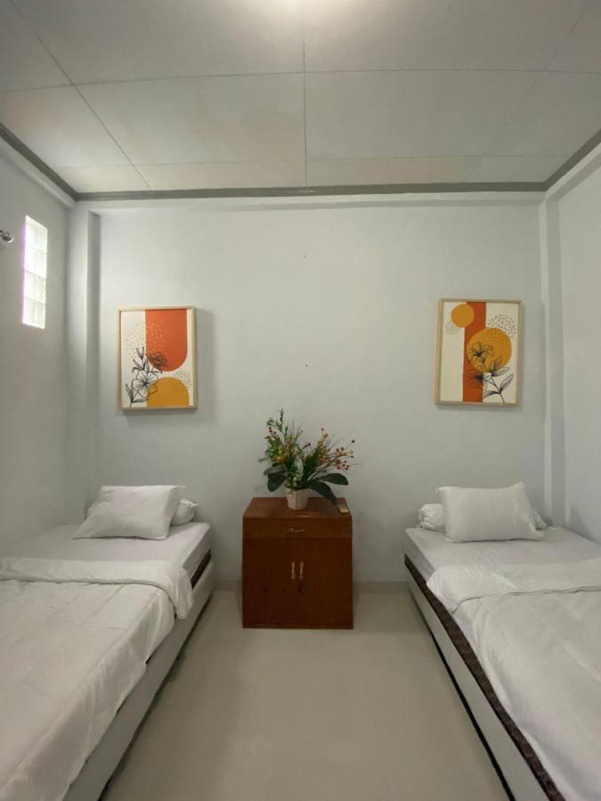 Lorent Hostel Near Padang Beach Extérieur photo